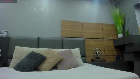 Snapshot of stone_lee_ chatting on 10-14-25, 06:36 Stone Lee online show from 10-14-25, 06:36