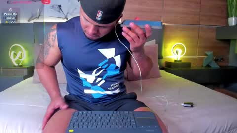 Snapshot of stone_lee_ chatting on 11-03-25, 09:05 Stone Lee online show from 11-03-25, 09:05