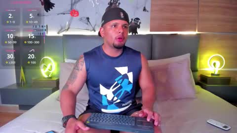 Snapshot of stone_lee_ chatting on 11-04-25, 09:08 Stone Lee online show from 11-04-25, 09:08