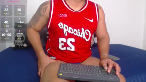 Snapshot of stone_lee_ chatting on 11-20-25, 08:14 Stone Lee online show from 11-20-25, 08:14