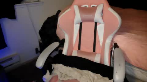 Snapshot of stoned2dabones666 chatting on 12-23-24, 03:40 Haily online show from 12-23-24, 03:40