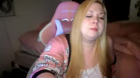 Snapshot of stoned2dabones666 chatting on 12-24-24, 11:28 Haily online show from 12-24-24, 11:28