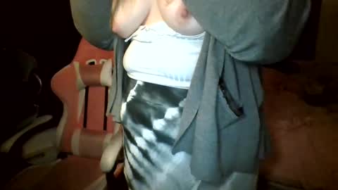 Snapshot of stoned2dabones666 chatting on 01-06-25, 01:09 Haily online show from 01-06-25, 01:09