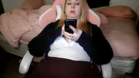 Snapshot of stoned2dabones666 chatting on 01-12-25, 10:43 Haily online show from 01-12-25, 10:43