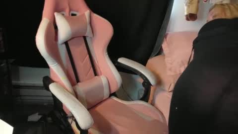 Snapshot of stoned2dabones666 chatting on 03-09-25, 07:37 Haily online show from 03-09-25, 07:37