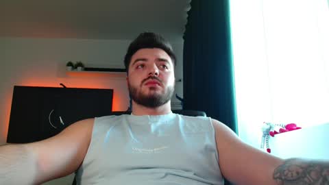 Snapshot of stoulmeu chatting on 04-05-26, 02:25 Jack online show from 04-05-26, 02:25