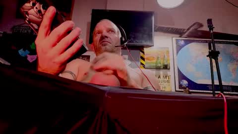 Snapshot of str8foryouguy chatting on 10-22-25, 04:40 Str8 online show from 10-22-25, 04:40