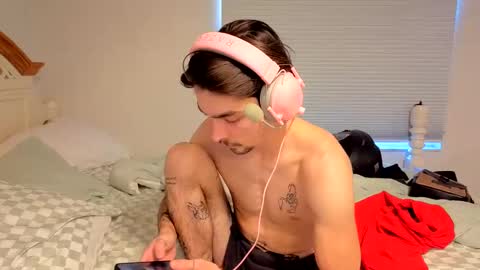 Snapshot of str8whiteboy21 chatting on 11-16-25, 08:25 str8whiteboy21 online show from 11-16-25, 08:25