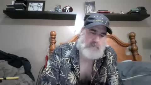 Snapshot of straightbear4you chatting on 09-13-25, 10:09 Straightbear4you online show from 09-13-25, 10:09