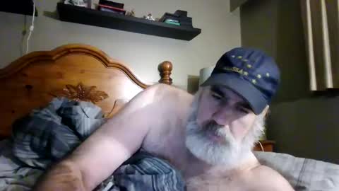 Snapshot of straightbear4you chatting on 10-05-25, 10:02 Straightbear4you online show from 10-05-25, 10:02