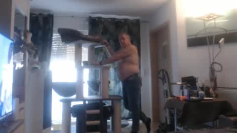 Stranger online show from 10-26-25, 07:03