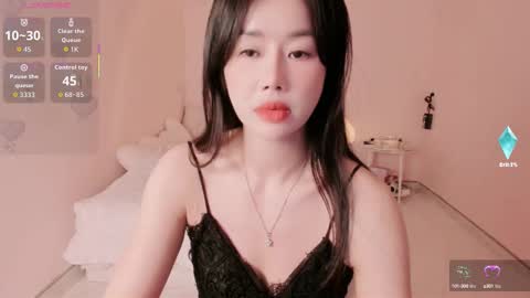 strawberry_loveee online show from 09-13-25, 05:13