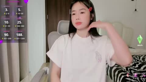 strawberry_loveee online show from 11-06-25, 03:13