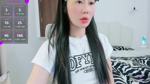 strawberry_loveee online show from 11-29-25, 04:54