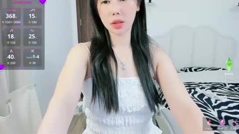 strawberry_loveee online show from 12-15-25, 05:23