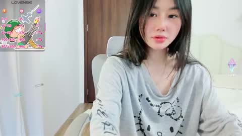 strawberry_loveee online show from 02-11-26, 05:12