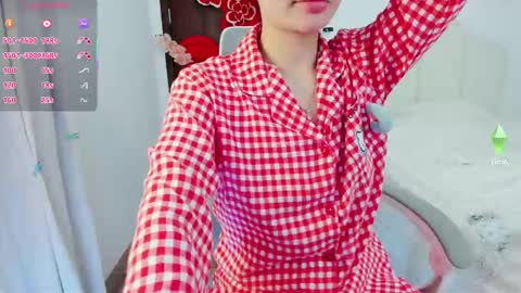 strawberry_loveee online show from 02-21-26, 05:14