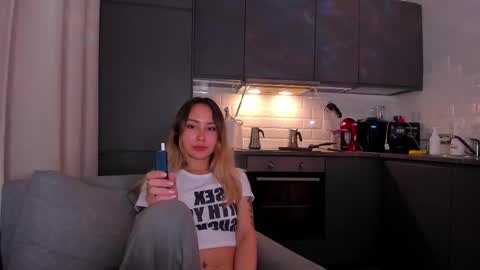 Snapshot of strawberrypie99 chatting on 10-20-25, 05:35 Tati and Lola online show from 10-20-25, 05:35