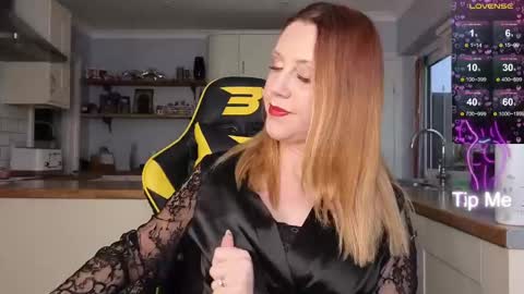 Snapshot of stripmequick chatting on 02-11-25, 10:15 Amorina online show from 02-11-25, 10:15