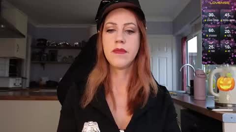 Snapshot of stripmequick chatting on 10-31-25, 11:00 Amorina online show from 10-31-25, 11:00