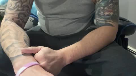 Snapshot of stroking33again chatting on 12-01-25, 02:22 stroking33again online show from 12-01-25, 02:22