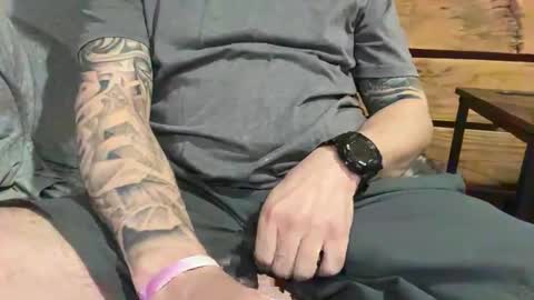 Snapshot of stroking33again chatting on 04-11-26, 04:11 stroking33again online show from 04-11-26, 04:11