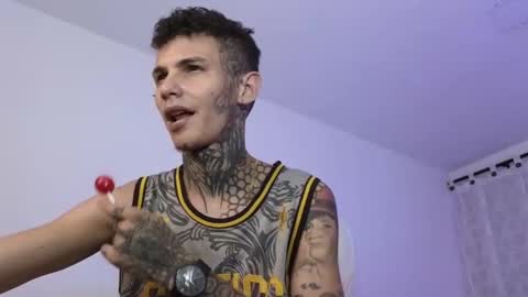 stuart_boy_ online show from 09-10-25, 02:22