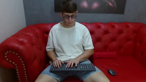 stuart_white online show from 10-05-25, 02:15
