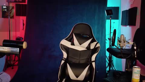 Snapshot of studforyouall chatting on 11-06-25, 01:28 Ryan Long online show from 11-06-25, 01:28