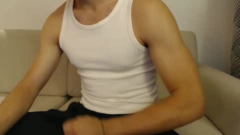 Snapshot of studfromparis chatting on 09-25-25, 05:05 Stud From Paris online show from 09-25-25, 05:05