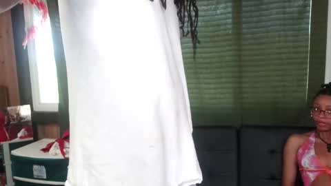 StudioWahines online show from 12-20-25, 10:39