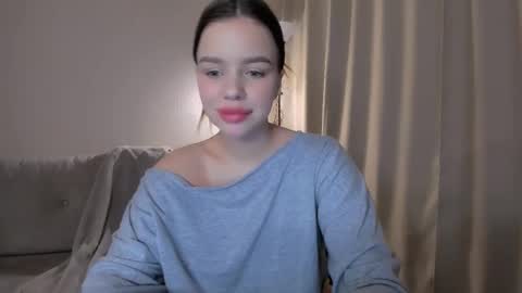 Snapshot of stuffed_cookie chatting on 01-27-25, 11:43 Mary online show from 01-27-25, 11:43