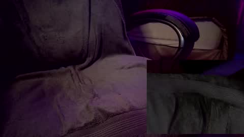 Snapshot of subbiguy00 chatting on 10-25-25, 01:07 subbiguy00 online show from 10-25-25, 01:07