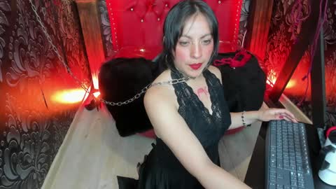 Yunna online show from 12-19-24, 01:07