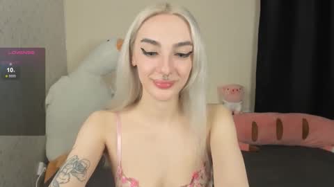 Snapshot of succubantra chatting on 10-24-25, 03:19 Chloe online show from 10-24-25, 03:19