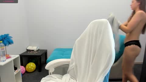 Ariana online show from 12-03-25, 02:19