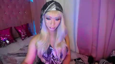 Snapshot of sugar_hally chatting on 11-06-25, 01:45 your ultimate goddess online show from 11-06-25, 01:45