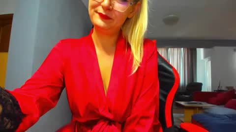 Snapshot of sugar_mayy chatting on 09-23-25, 08:17 May online show from 09-23-25, 08:17