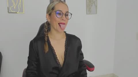 sugar_milff online show from 09-23-25, 01:03