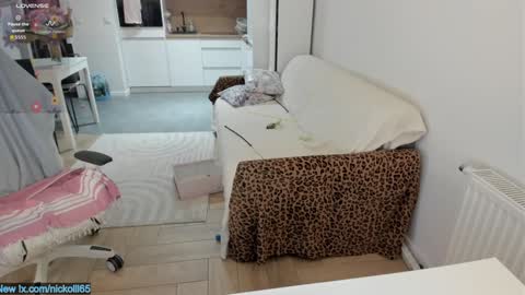 Snapshot of sugar_rainbow chatting on 02-04-26, 03:23 Kinga online show from 02-04-26, 03:23