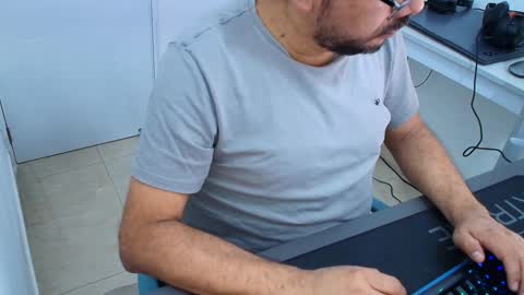 Snapshot of sugarhairybear chatting on 01-13-26, 06:35 Johnny online show from 01-13-26, 06:35