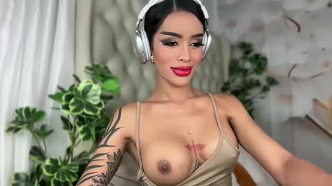 Snapshot of sugarhoneysw8 chatting on 10-10-25, 08:41 Jess online show from 10-10-25, 08:41