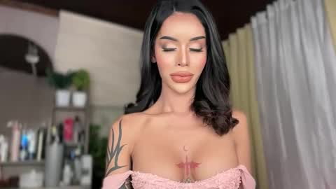 Snapshot of sugarhoneysw8 chatting on 02-10-26, 03:05 Jess online show from 02-10-26, 03:05