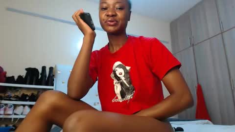 Snapshot of sugarlips_05 chatting on 11-14-25, 06:45 sugar online show from 11-14-25, 06:45