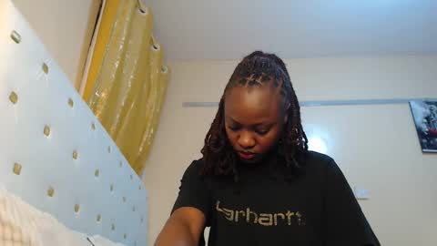 Snapshot of sugarlips_05 chatting on 12-14-25, 08:02 sugar online show from 12-14-25, 08:02