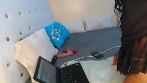 Snapshot of sugarlips_05 chatting on 12-18-25, 06:41 sugar online show from 12-18-25, 06:41