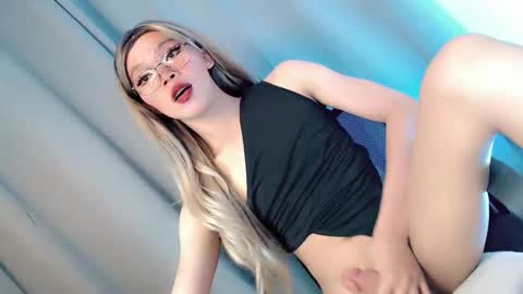 Snapshot of sugarxbaby_ chatting on 10-06-25, 10:18 LoveSugar online show from 10-06-25, 10:18