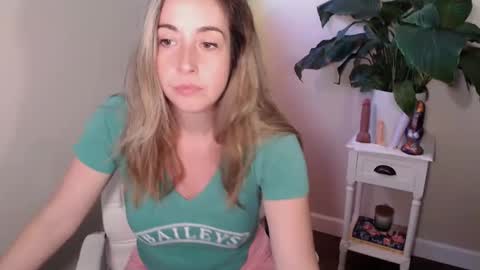 Mia online show from 10-09-25, 03:10