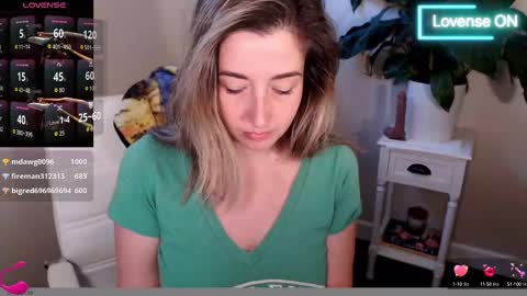 Mia online show from 10-10-25, 12:59