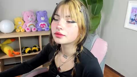 Snapshot of sukini_berry_ chatting on 09-24-25, 01:25 sukini_berry_ online show from 09-24-25, 01:25